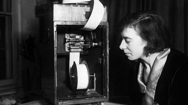 Single lens camera