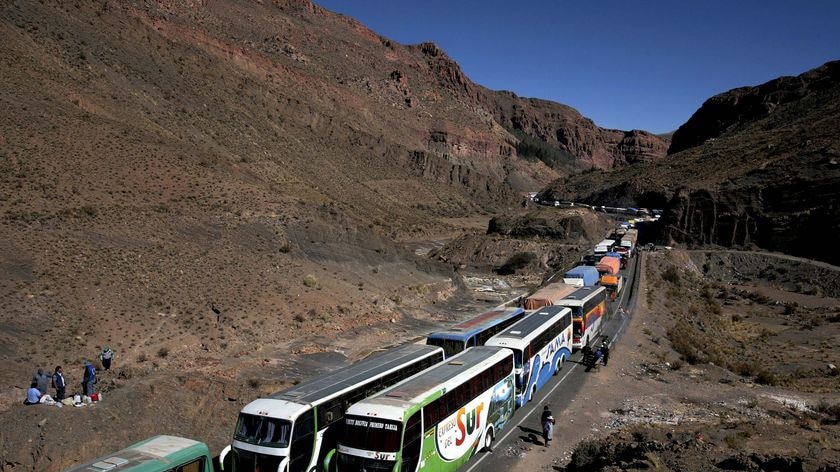 Scores of buses and cars remain idle as Quechua natives block the La Paz-Potosi road