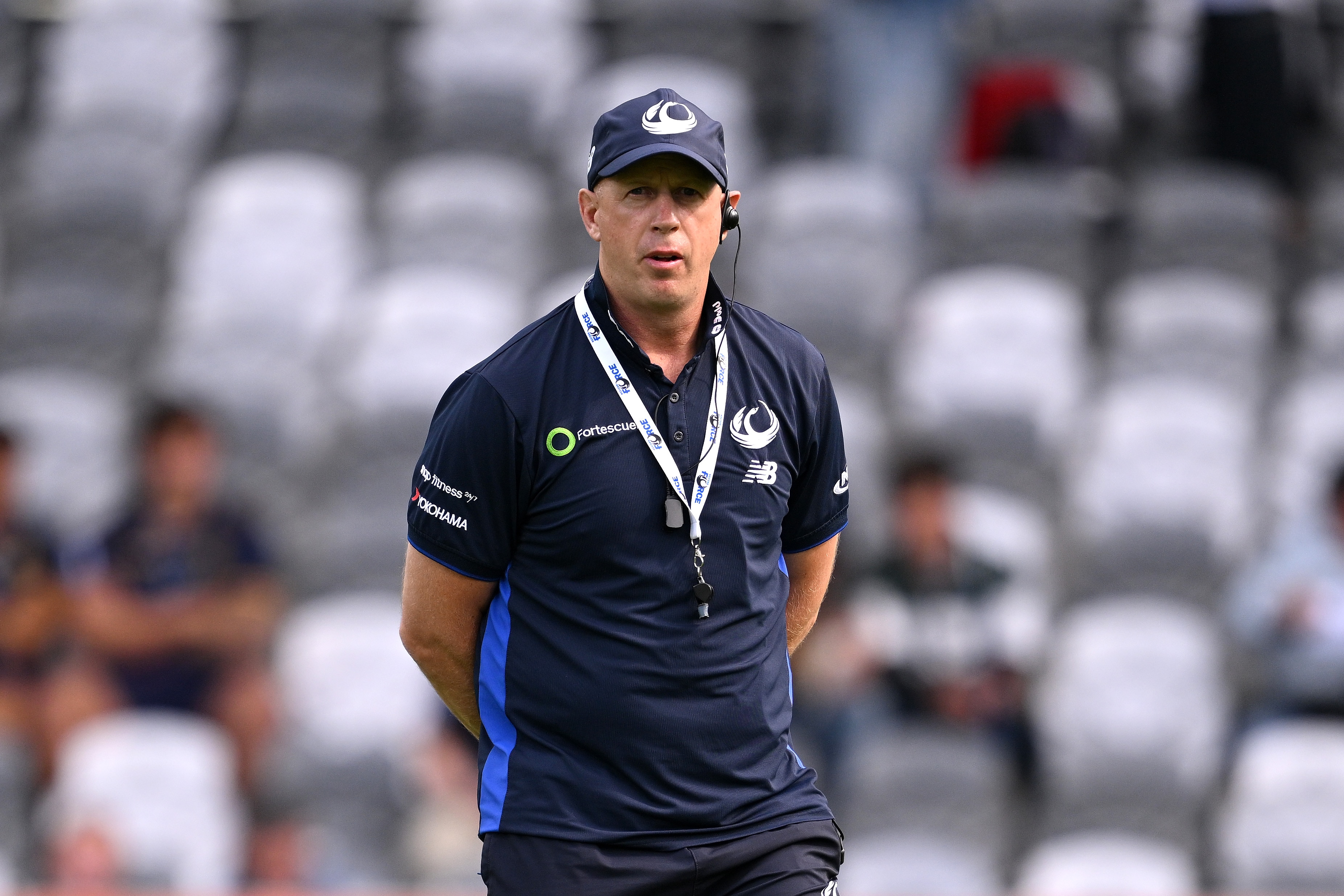 Simon Cron antes de uma partida do Super Rugby Pacific de 2026 em Dunedin.