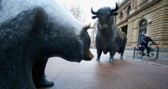 Bull and bear statues outside Frankfurt stock exchange