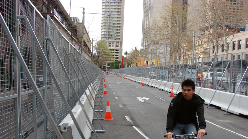 Some tourists have been ordered to delete photos they have taken of the steel and concrete fence being erected across Sydney. (File photo)