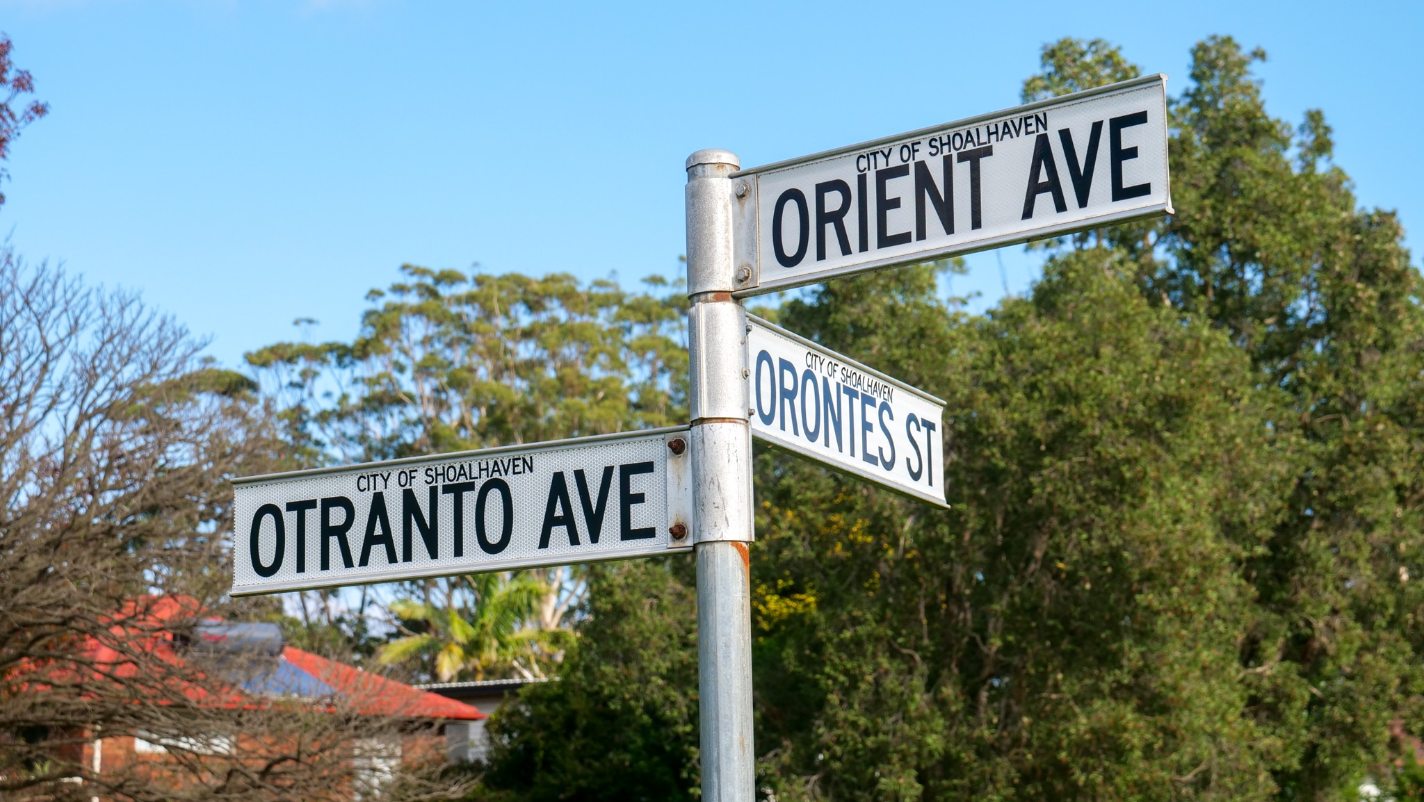 A street sign depicting a three-way intersection