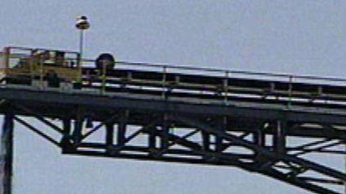 Coal falling from conveyor belt into heap at unknown Qld mine
