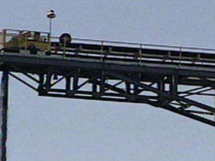 Coal falling from conveyor belt at Qld mine.