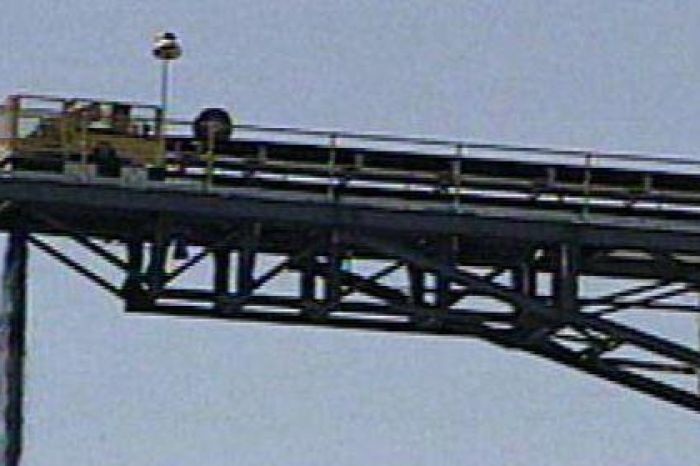 Coal falling from conveyor belt into heap at unknown Qld mine
