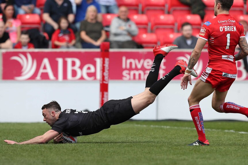 Ryan Brierley dives over to score a try for the Toronto Wolfpack.