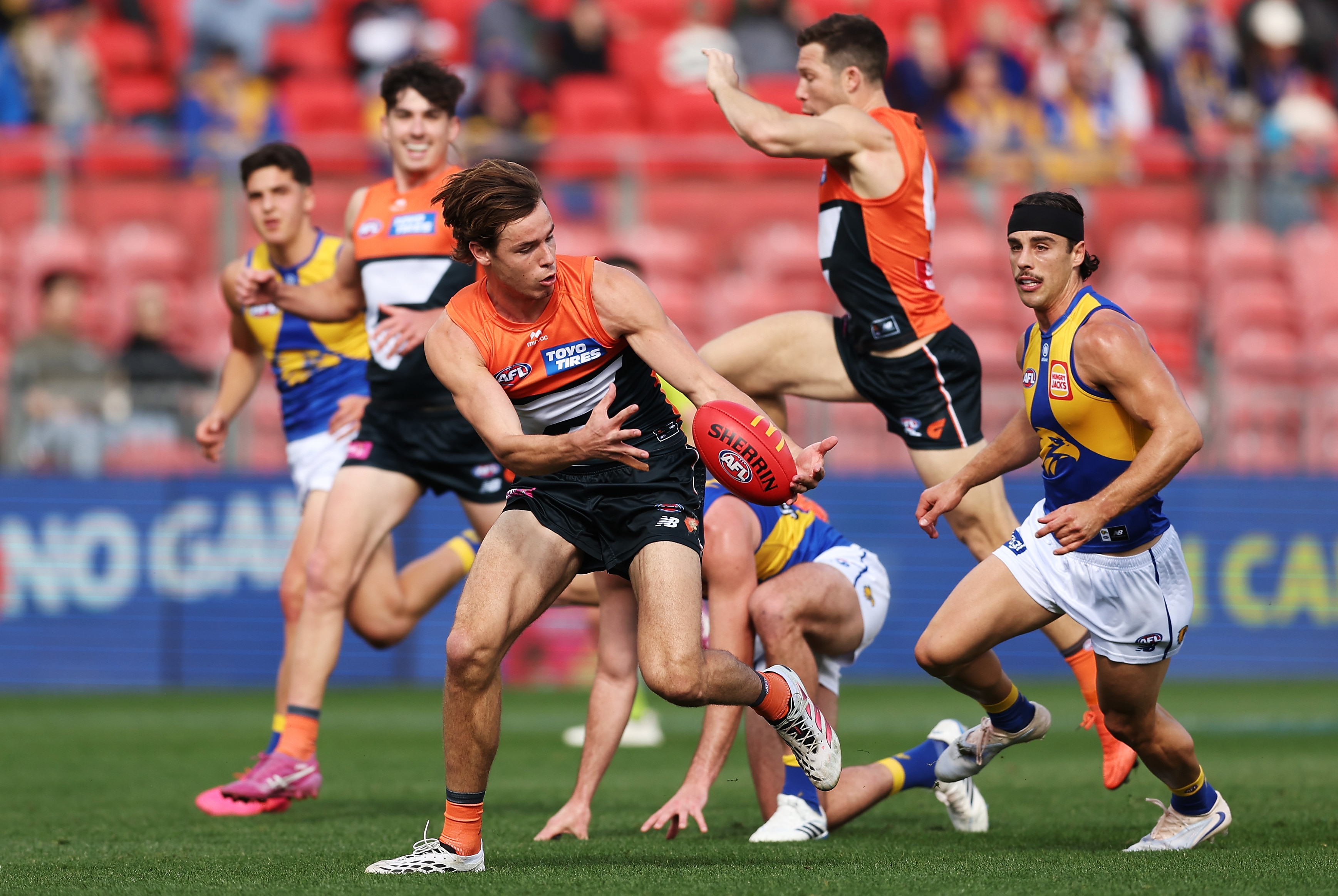 Live: Giants running over Eagles as Blues look to wrap up top 10