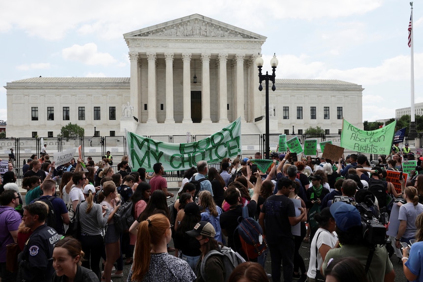 Des manifestants pro-avortement devant la Cour suprême des États-Unis