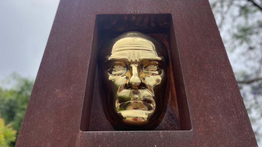 A gold statue of a face