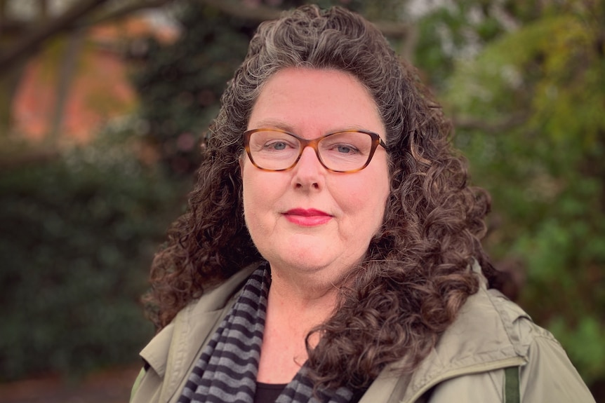 Headshot of Professor Catherine Bennett