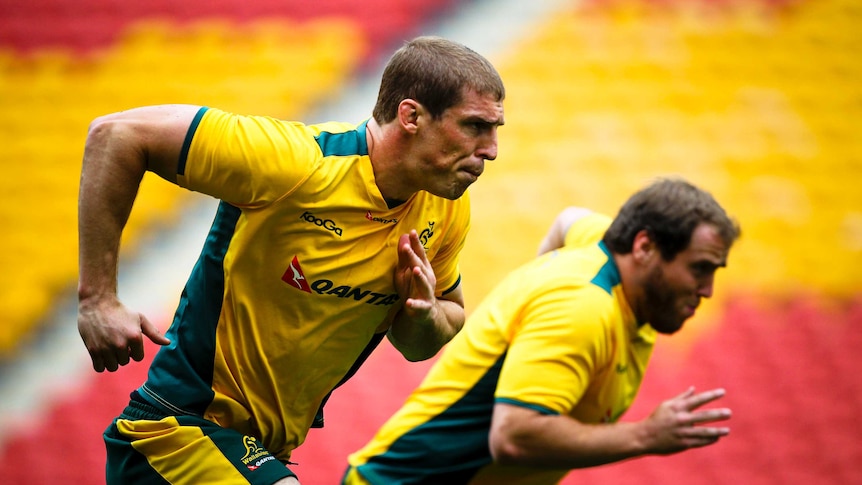 Dan Vickerman runs at Wallabies training