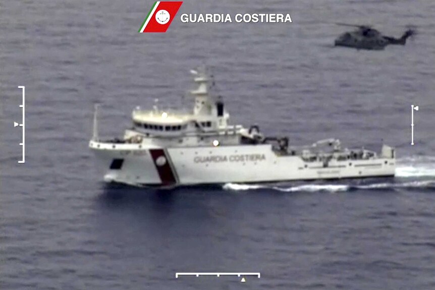 Search for migrants after boat capsized