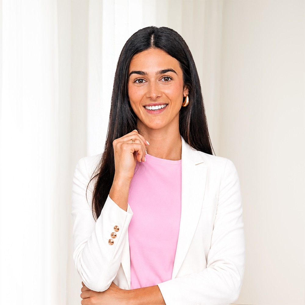 Real estate agent Rebecca Cuderman smiling for a headshot photo.