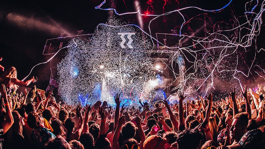 The main stage and crowd at This That festival showered in confetti and streamers, 2018