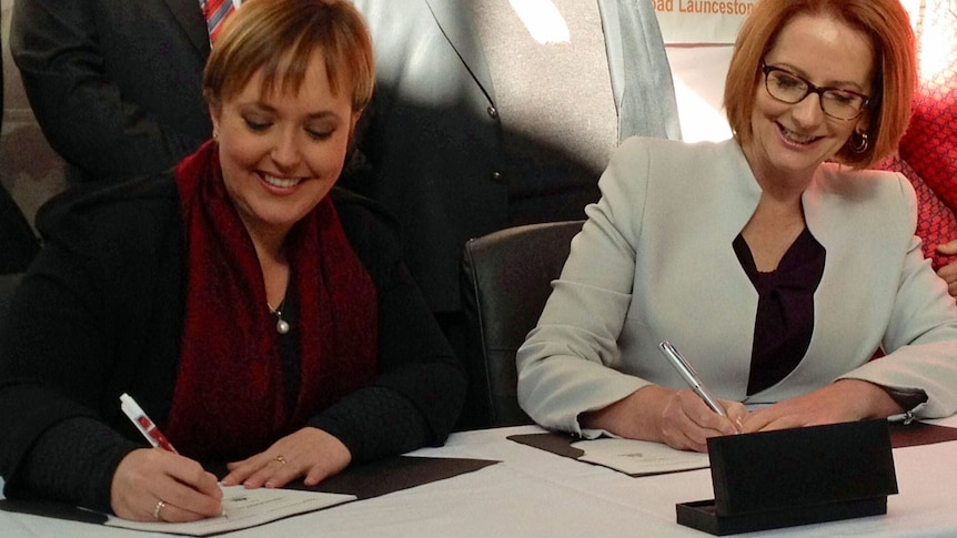 Tasmanian Premier Lara Giddings and PM Julia Gillard sign the NDIS agreement in Launceston.