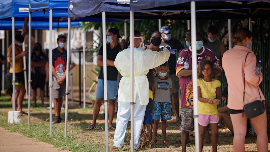 People lining up for COVID-19 testing at the Katherine Community Health Centre.