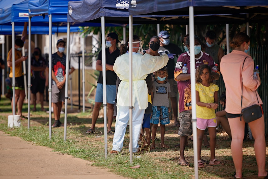 People lining up for COVID-19 testing at the Katherine Community Health Centre.