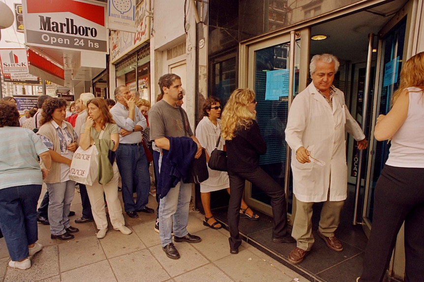 Argentine residents line up outside banks in Buenos Aires Argentina, December 5, 2001