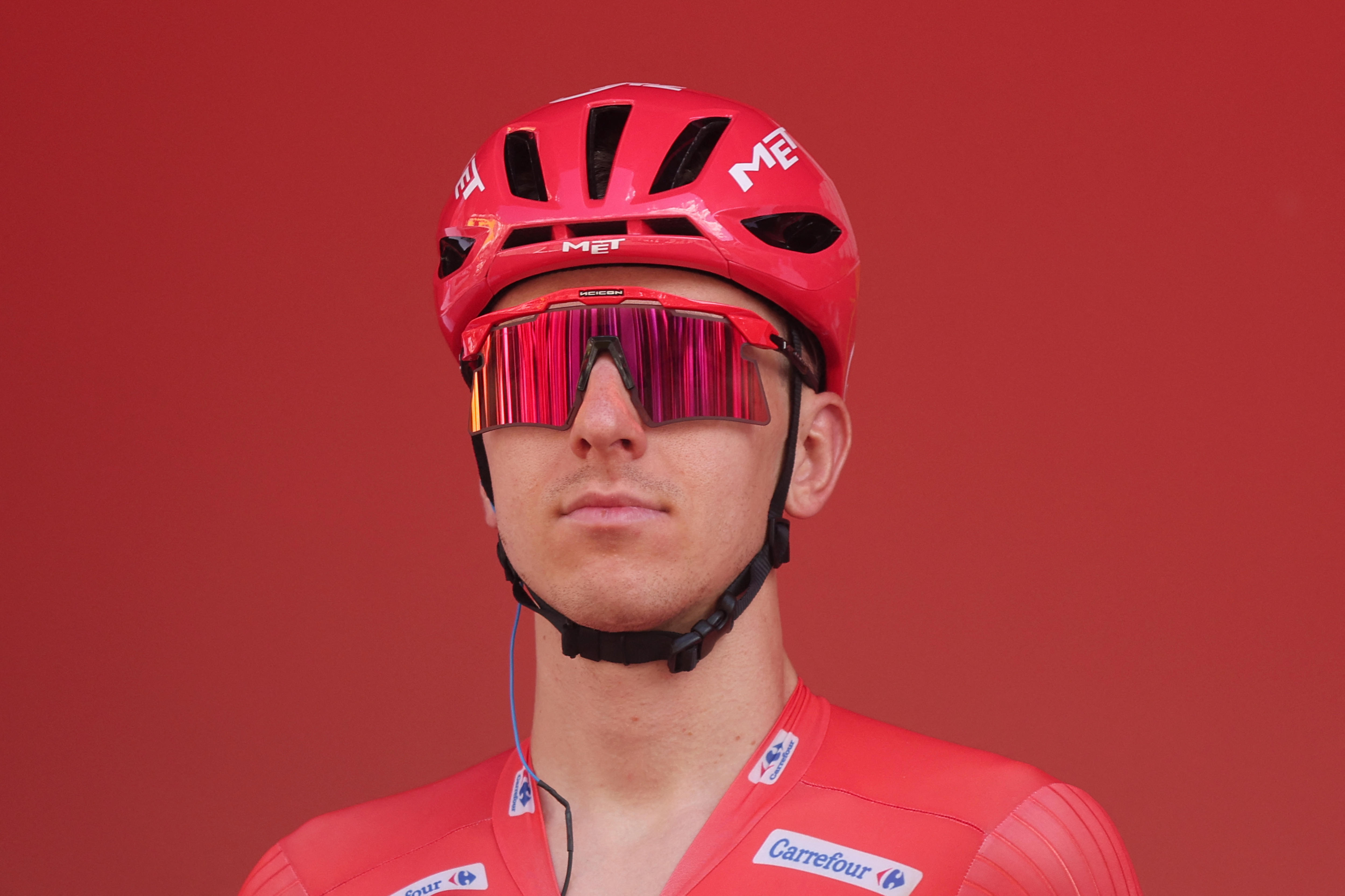 Tadej Pogačar crashes out of La Vuelta a España