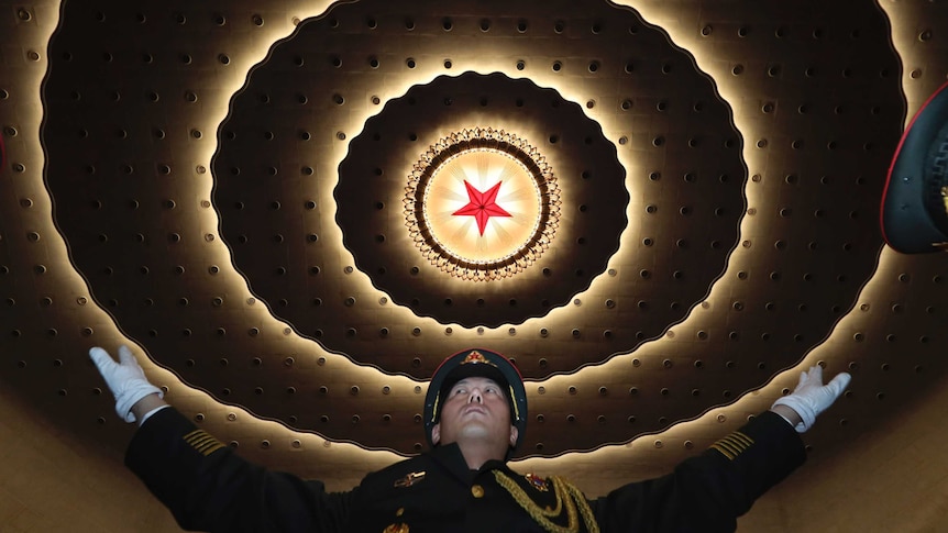 A Chinese military band conductor leads the band to rehearse ahead of the CPPCC, a red star is on the ceiling.