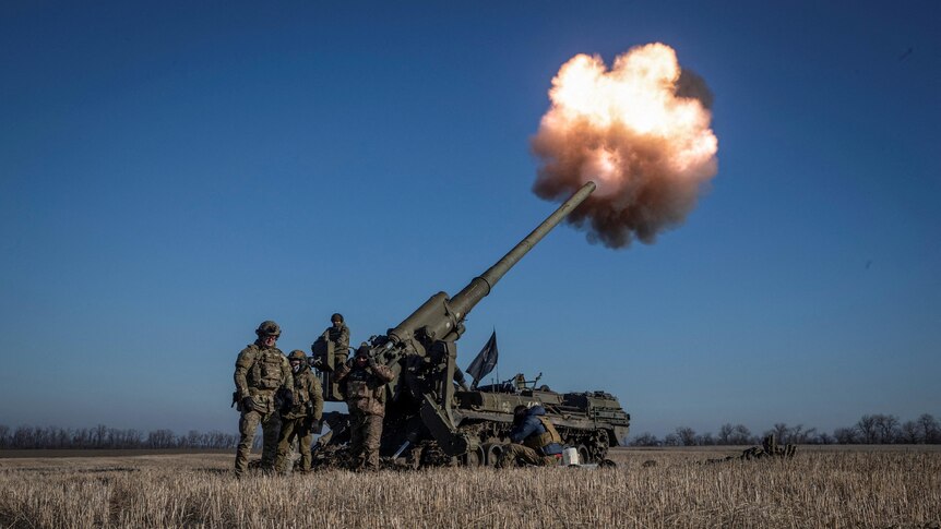 Ukrainian soldiers fire 2S7 Pion self propelled gun in a field.