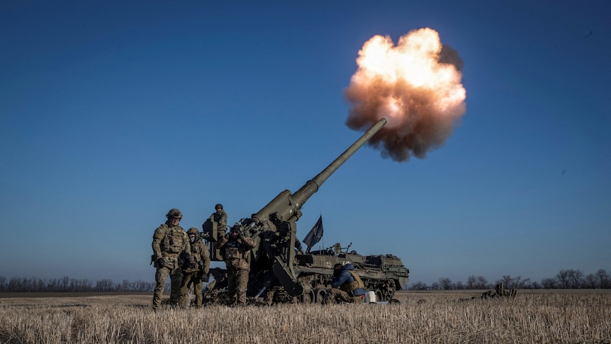 Ukrainian soldiers fire 2S7 Pion self propelled gun in a field.