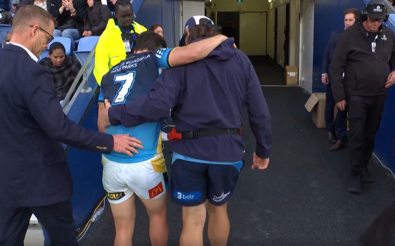 Live: Titans day goes from bad to worse as young half limps off during loss