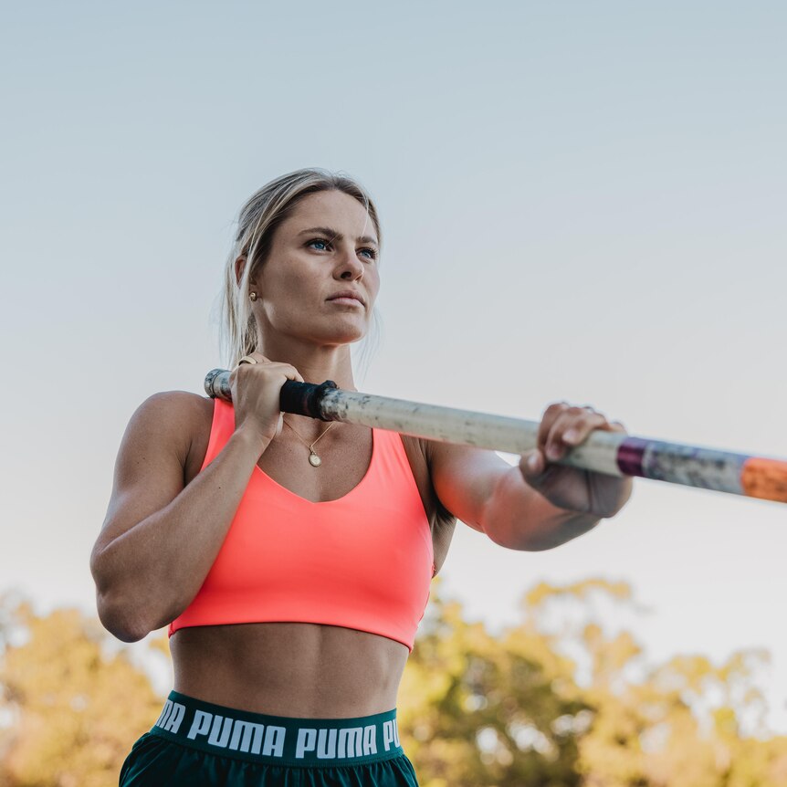 Nina Kennedy training with pole