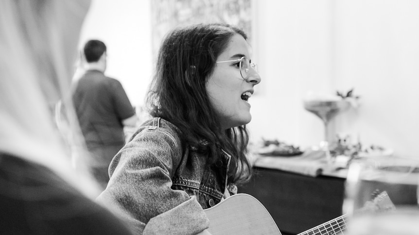 Sarah Aarons with her guitar