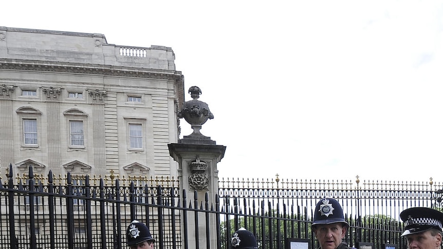 Officers patrol the perimeter of Buckingham Palace.