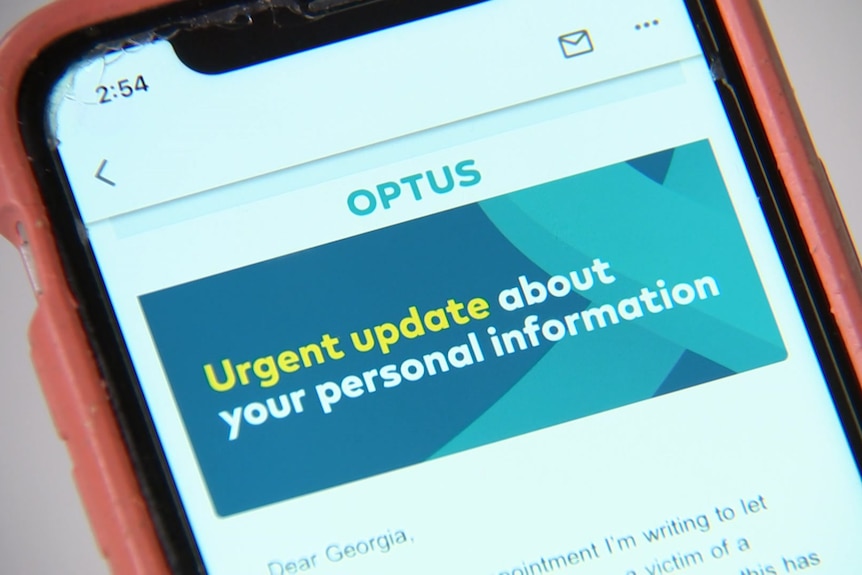 a phone screen showing an email from Optus that says "urgent updates"