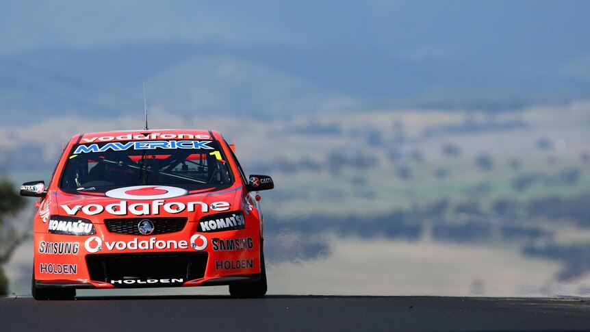 Setting the pace ... Jamie Whincup completes a lap during qualifying for the Bathurst 1000