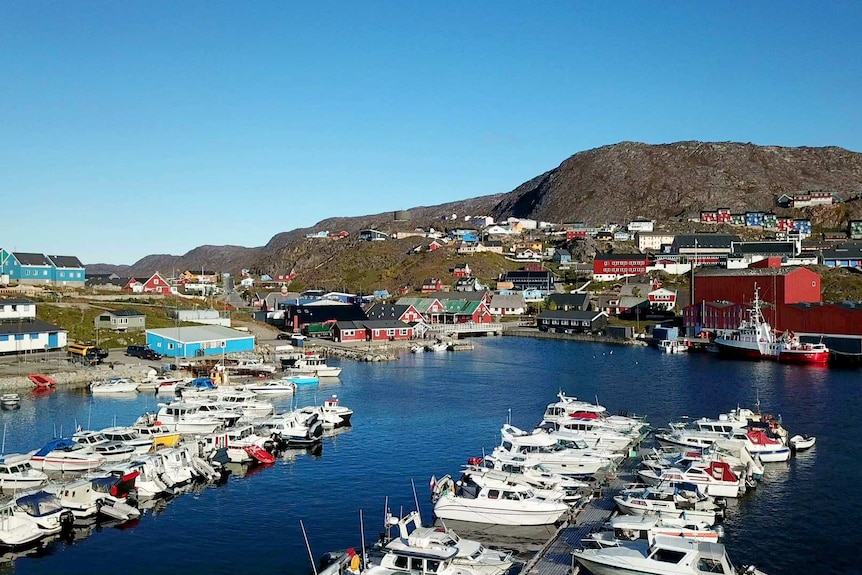 Bird's-eye-view of houses and boats on coastline