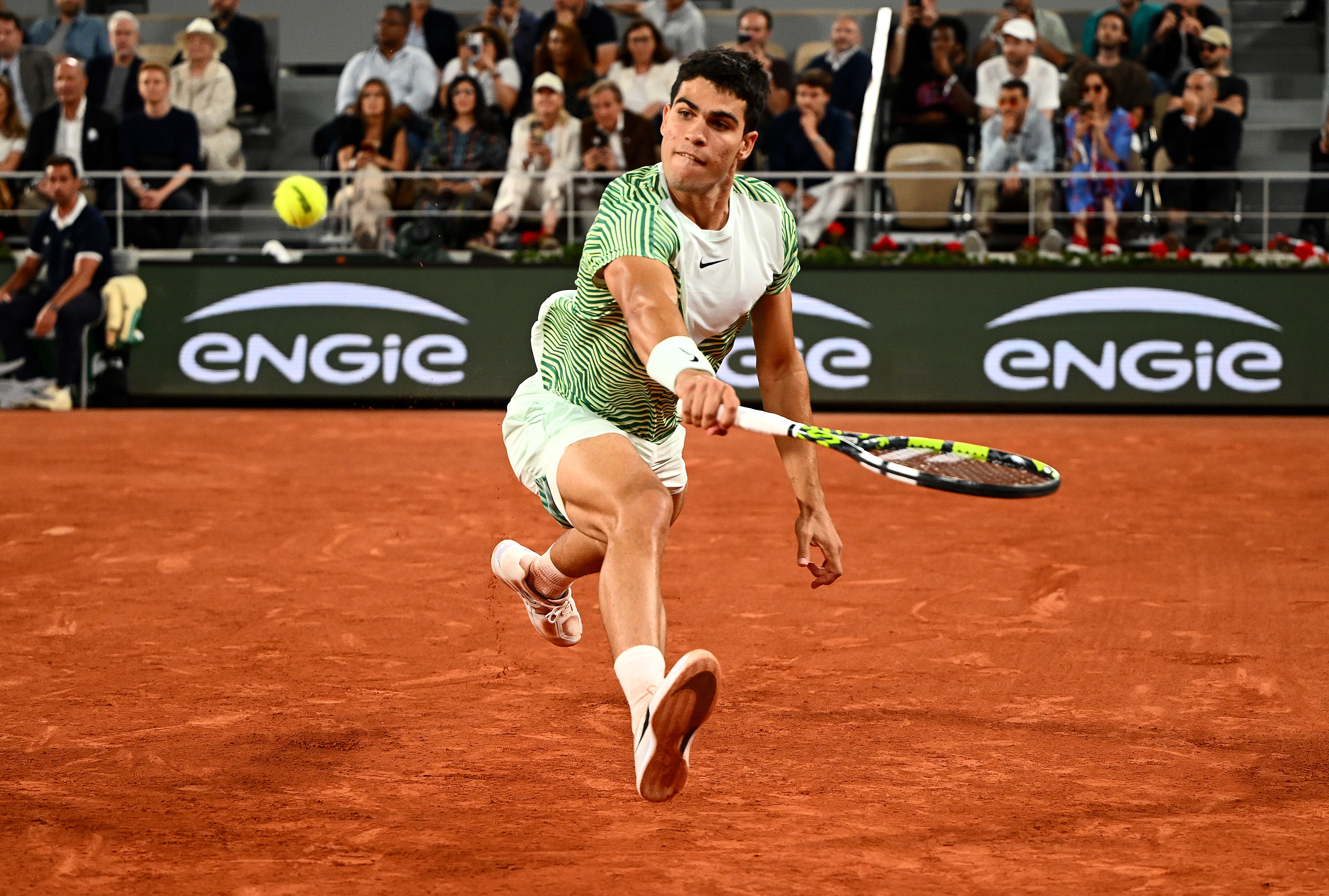 Carlos Alcaraz Beats Stefanos Tsitsipas In French Open Quarterfinal To ...