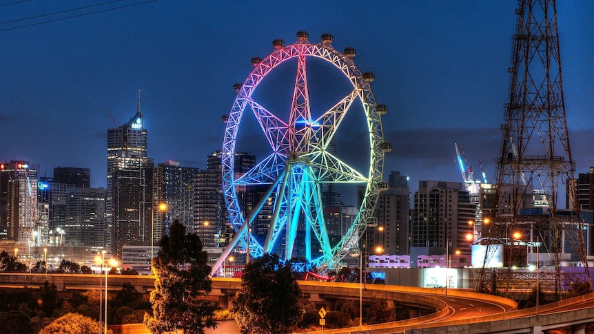 Melbourne's Star Observation Wheel breaks down, stranding passengers for  over an hour - ABC News