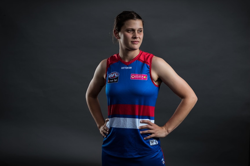 Nell Morris-Dalton poses with her hands on her waist in her Bulldogs AFLW jumper