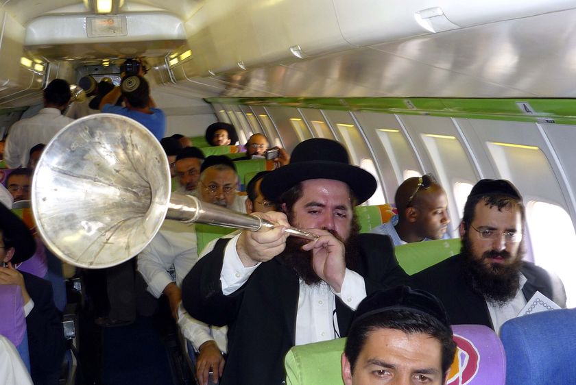 Flying rabbis protect Israel from swine flu - ABC News