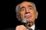 Shimon Peres in front of Israeli flag