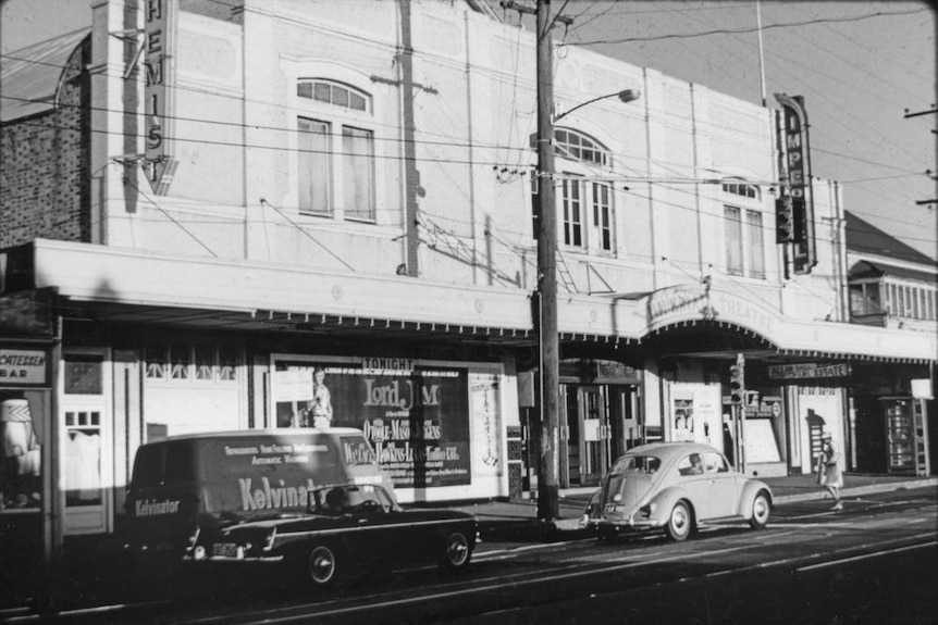 The Imperial Theatre in Lutwyche featured art deco architecture in 1966.