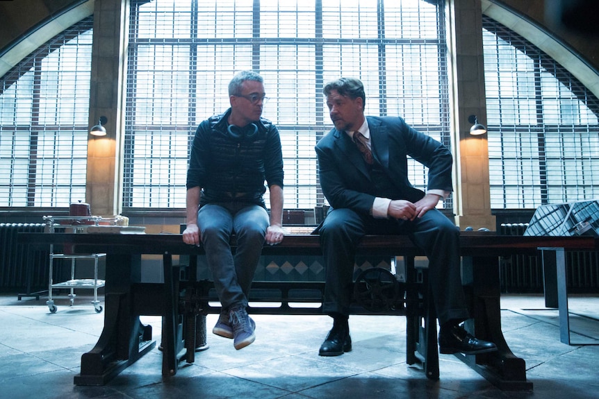 Alex Kurtzman and Russell Crowe sit and talk on the set of The Mummy movie.