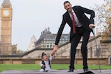 World's shortest man meets world's tallest man