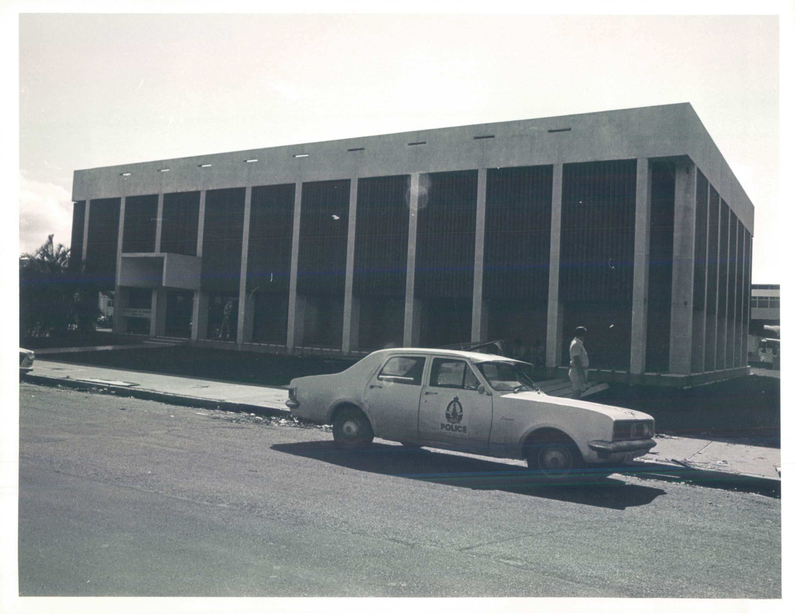 Mysterious Darwin Vault Opened To Reveal Shelves A Dead Cockroach And Another Mystery Abc News