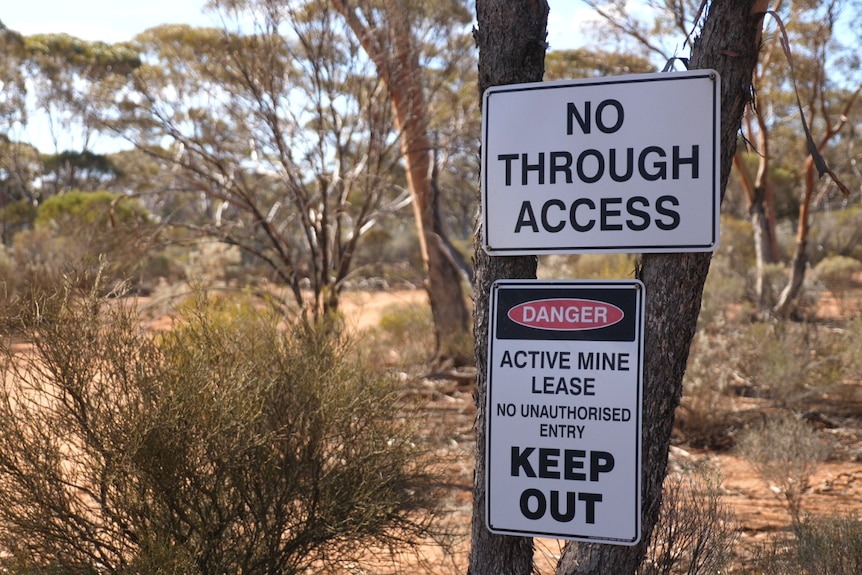 A warning sign at the entry to a small scale mine lease near Coolgardie.