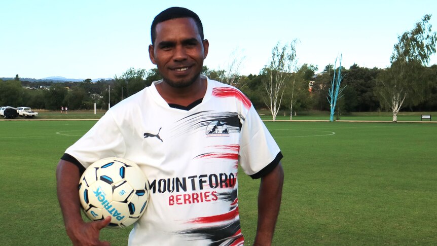 Compétition amicale de football réunissant les équipes de cueillette de fruits de Tasmanie et du Timor-Leste