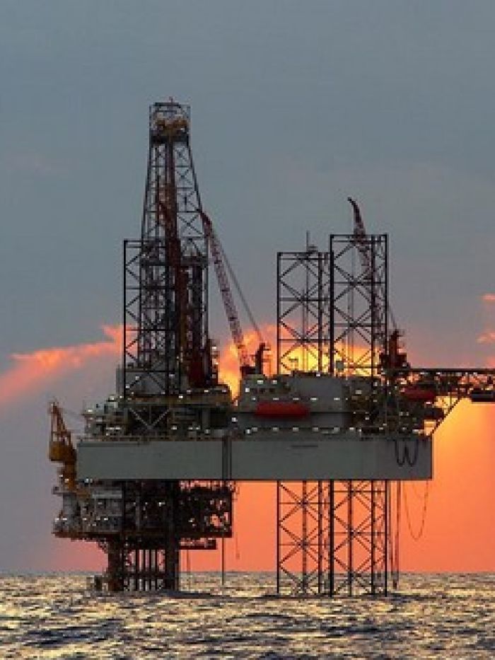 Esso Australia defends safety record after nine-hour oil rig fire - ABC ...