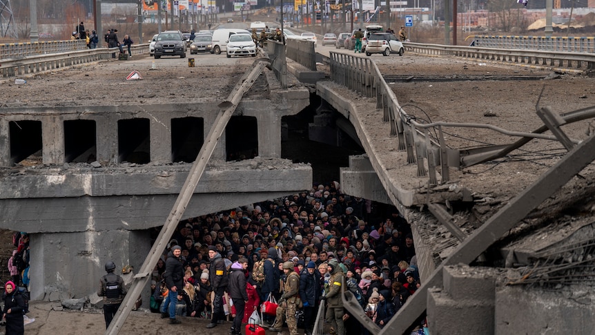 Ukrainians cross under destroyed bridge to evacuate city of Irpin hit by Russian air strike - ABC News