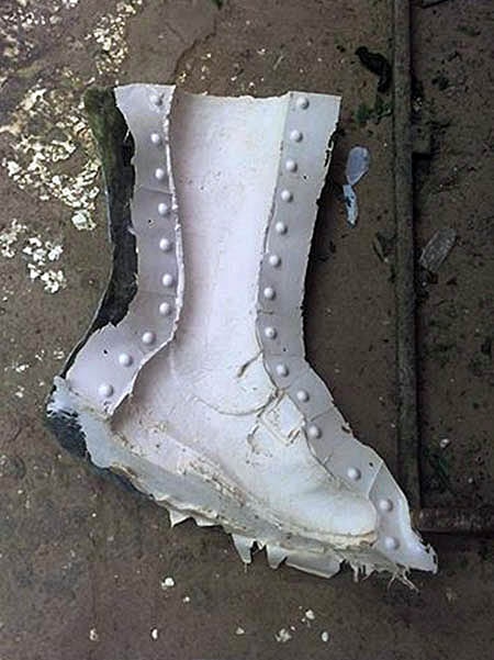 A mould of a boot for one of the Matthew Flinders statues.