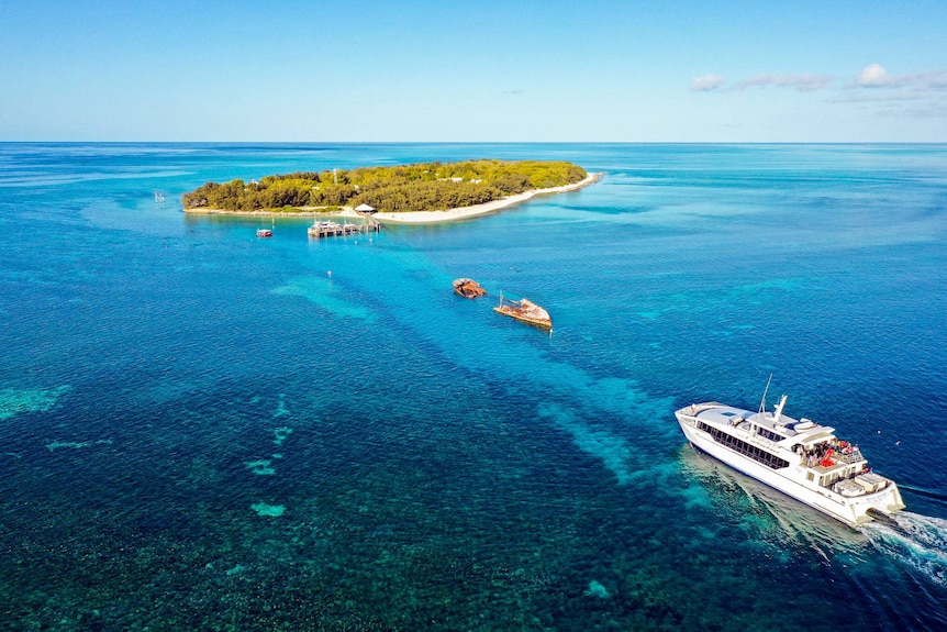 Arial shot of ferry sailing towards Heron Island