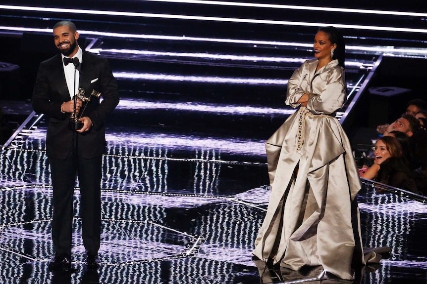 Rhianna and Drake on stage at the VMAs