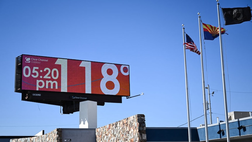 Sign showing 118 degrees on a roof with the American flag